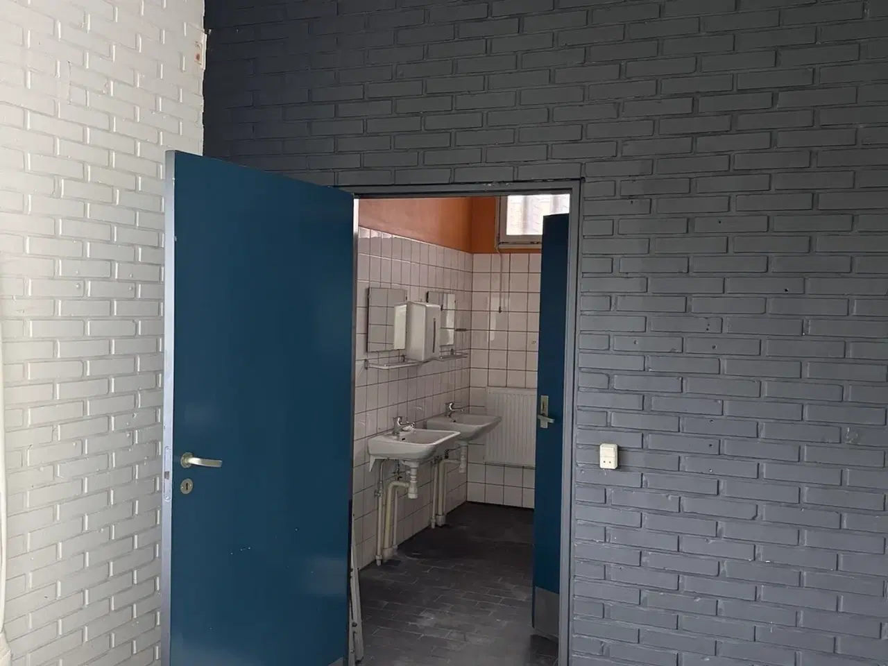 Billede 7 - Lager med mulighed for værksted udlejes.