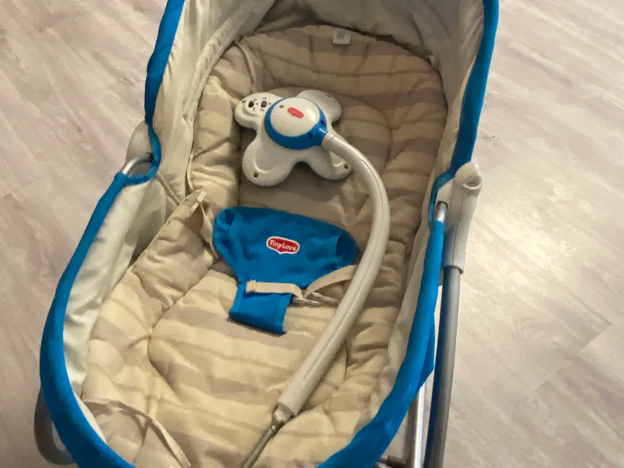 Billede 1 - Tiny Love skråstol i blå/beige.