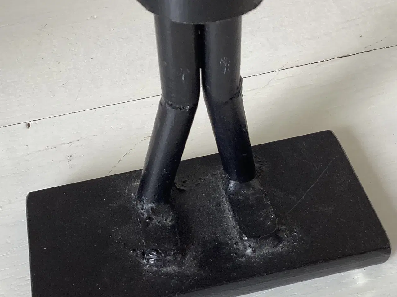 Billede 4 - Metal figur/skulptur af jublende mand/robot  