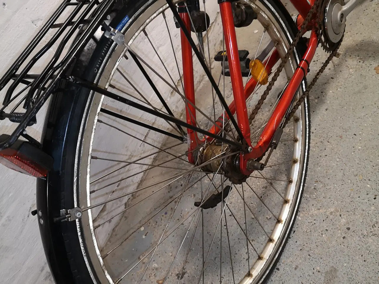 Billede 7 - KILDEMOES rød 28"  57cm ,3 gear , Løs  ,ny dæk bag