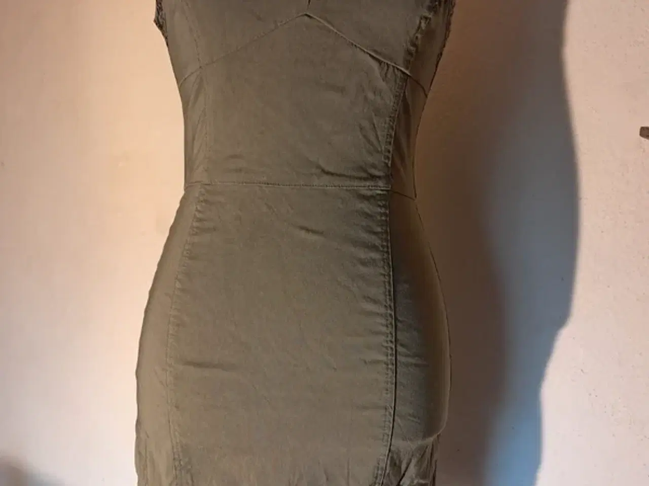 Billede 1 - Divided str. 36 kjole