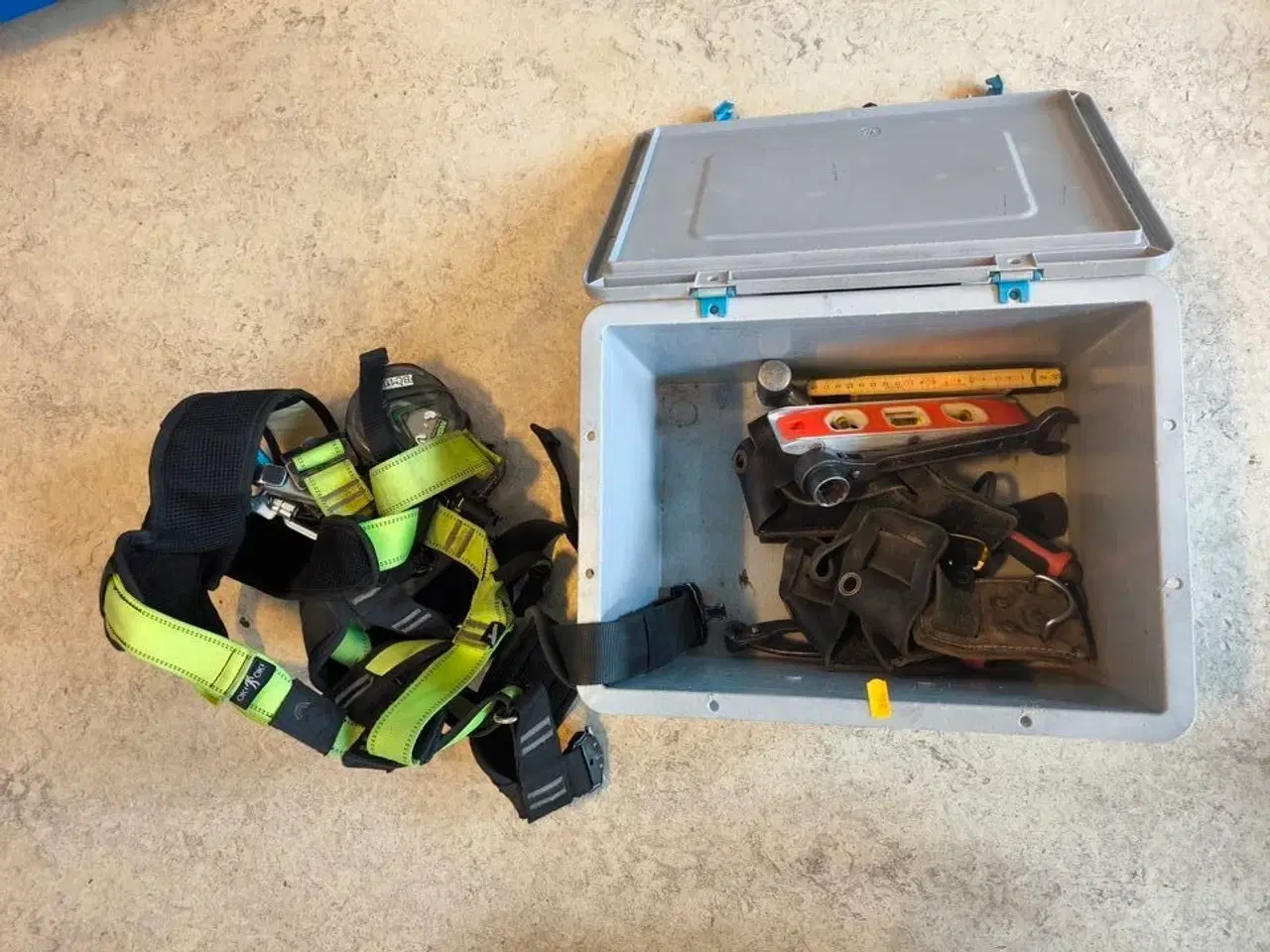 Billede 1 - Kasse m. sikringsgrej samt div.