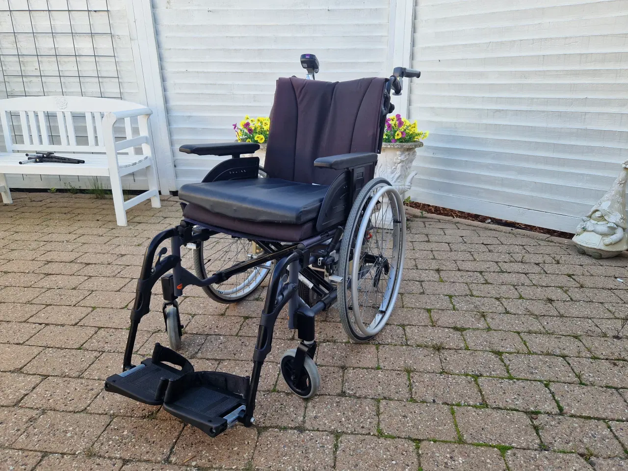 Billede 4 - Invacare kørestol let brugt.