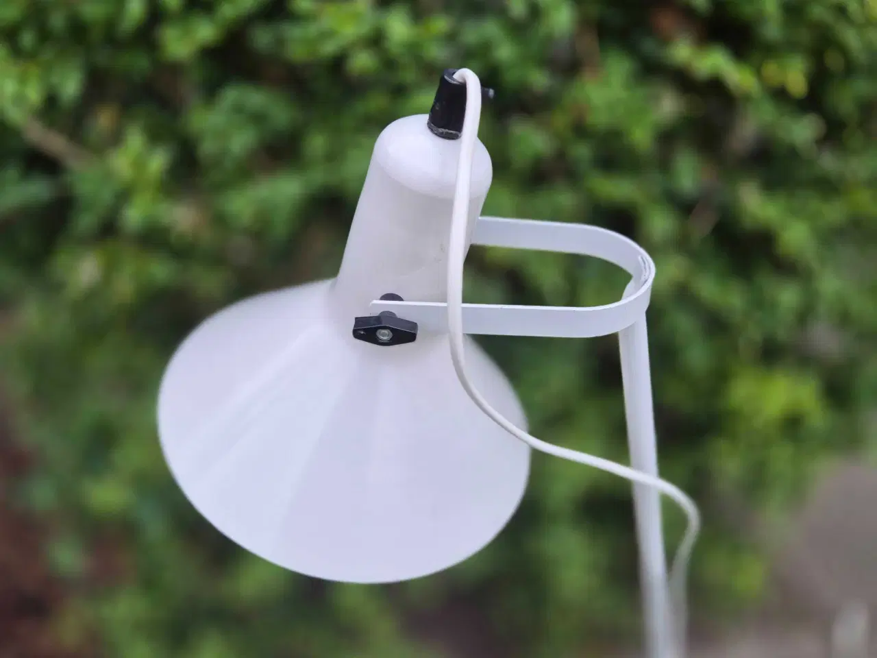 Billede 2 - Usædvanlig gulvlampe med skråtstillet stander