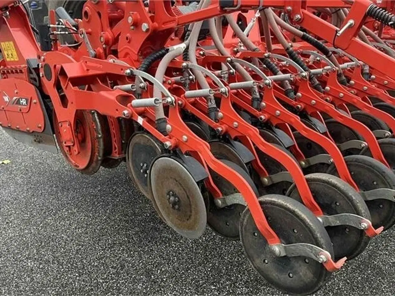 Billede 5 - Kuhn HR6040 med såmaskine  Med dobbelt kammer fronttank