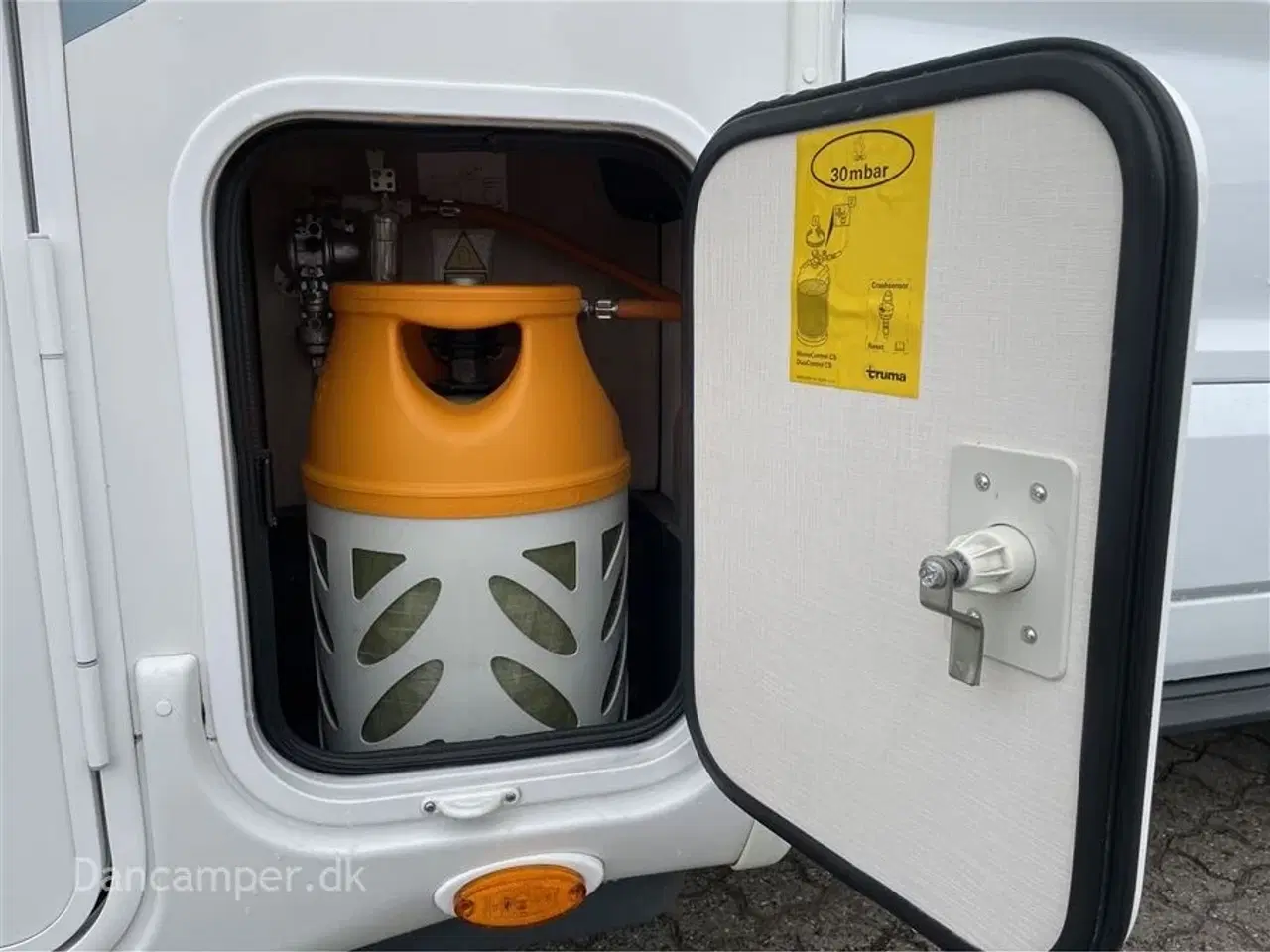 Billede 14 - 2019 - Chausson Flash 515   Anvisningsbil!  2019 model! En ejer! Under 6m. 170Hk Ford, model med fransk seng, markise og NX5-alarm. Nysynet.