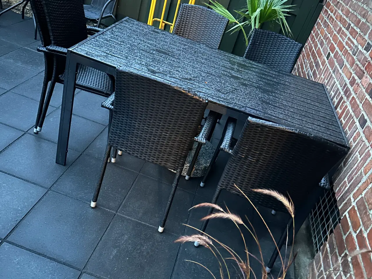 Billede 5 - 6 Havestole i sort/koksgrå polyrattan flet.