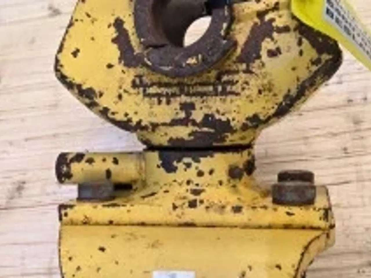 Billede 2 - New Holland TF78 Trækbeslag 84002996