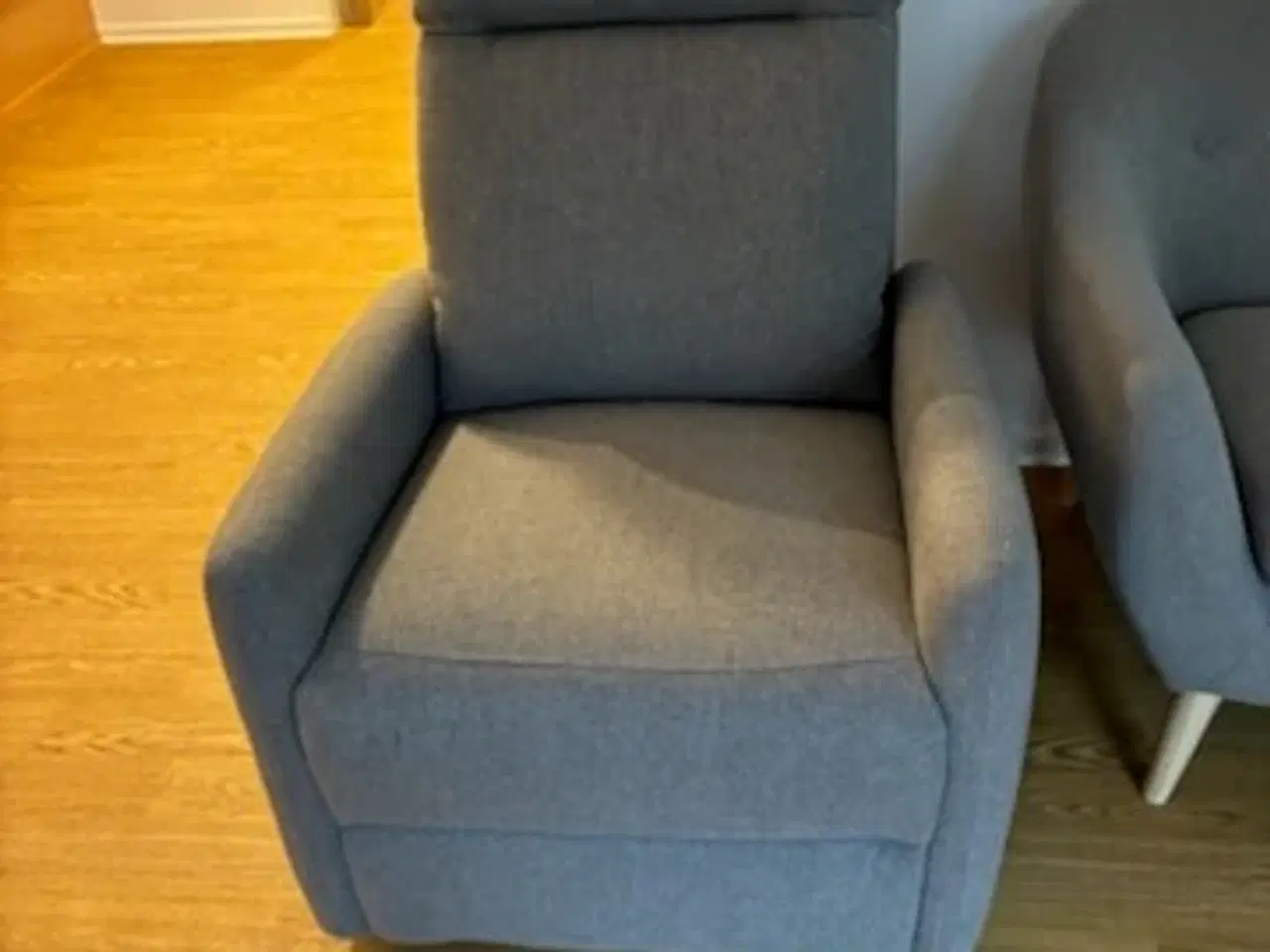 Billede 1 - Massagestol VONSILD lysegråt stof, fra Jysk.