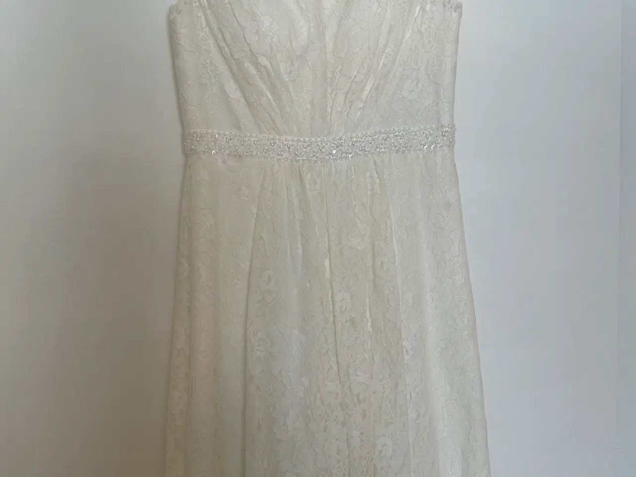 Billede 1 - Konfirmationskjole/kort brudekjole fra Lilly