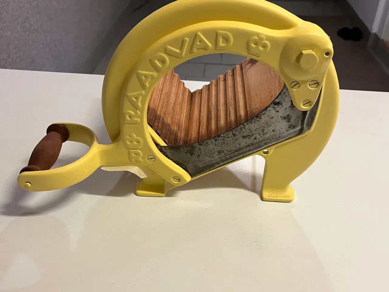 Billede 3 - Fin gammel brød skærer ny malet 