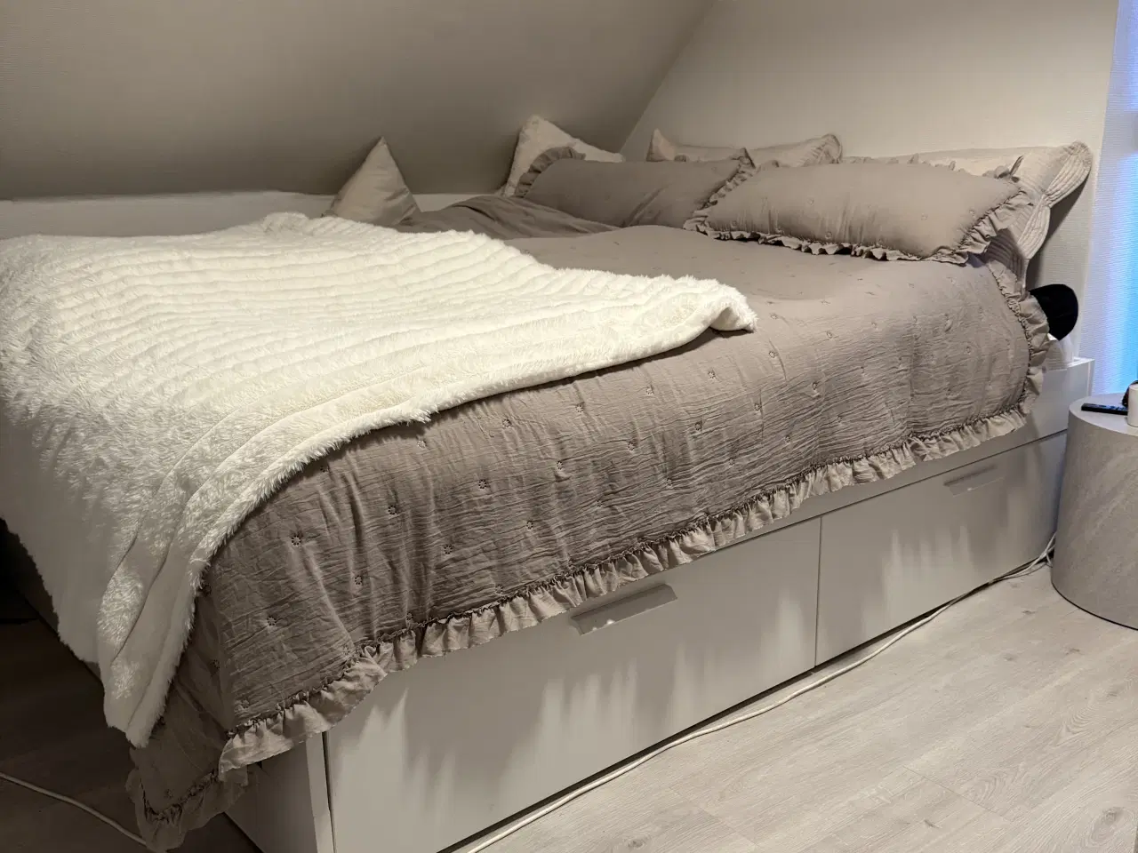 Billede 13 - BRIMNES Sengestel m. opbevaring, hvid, 180x200 cm