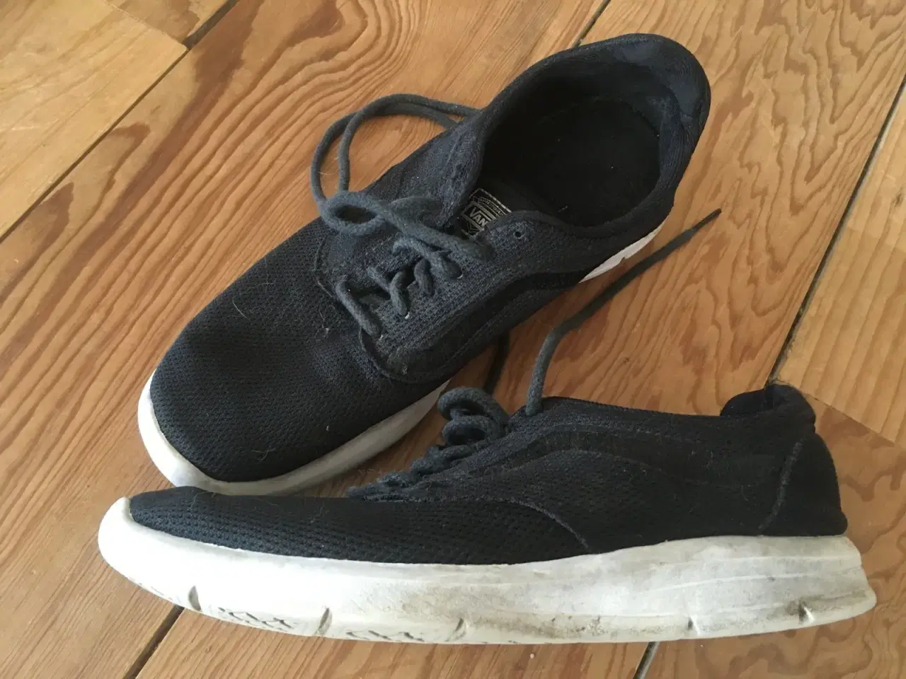 Billede 2 - Sorte Vans str 41, 100 kr inkl fragt