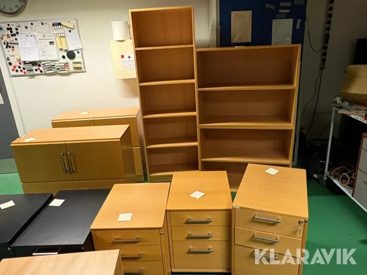 Billede 2 - Samlet lot med kontormøbler