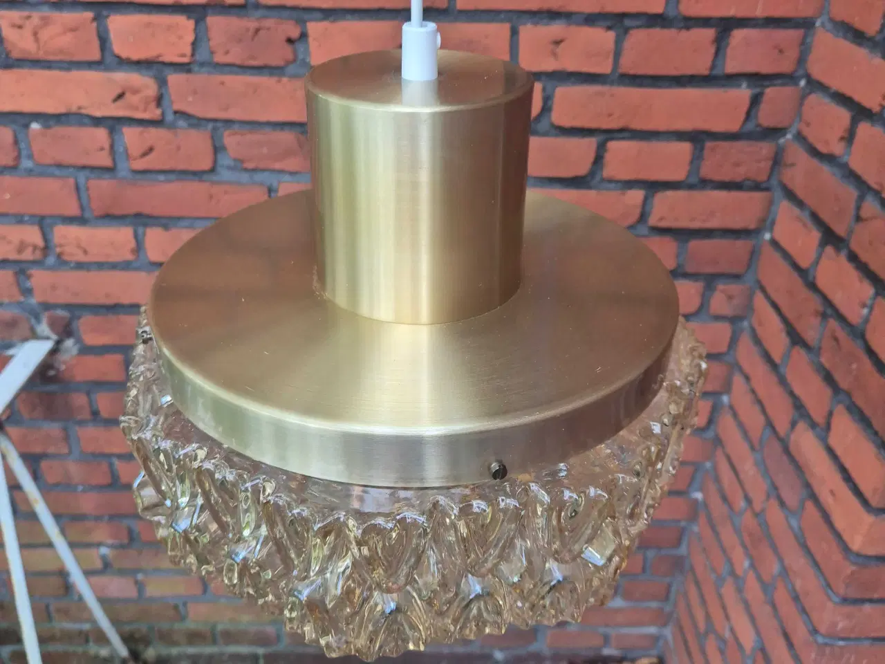 Billede 9 - Stor lampe i messing og gyldent glas 