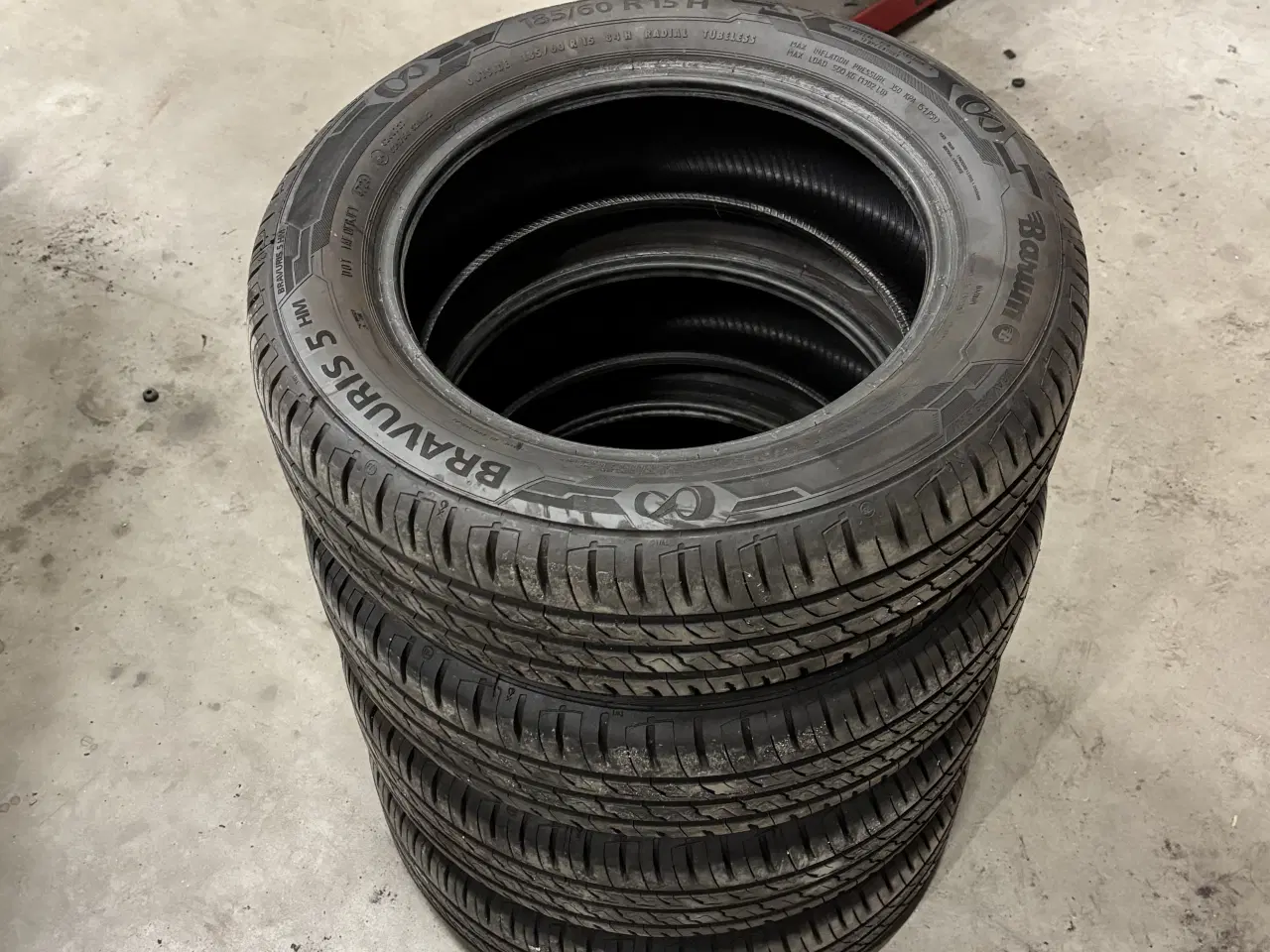 Billede 1 - 4 stk. Barum 185/60-15 sommerdæk (næsten nye)