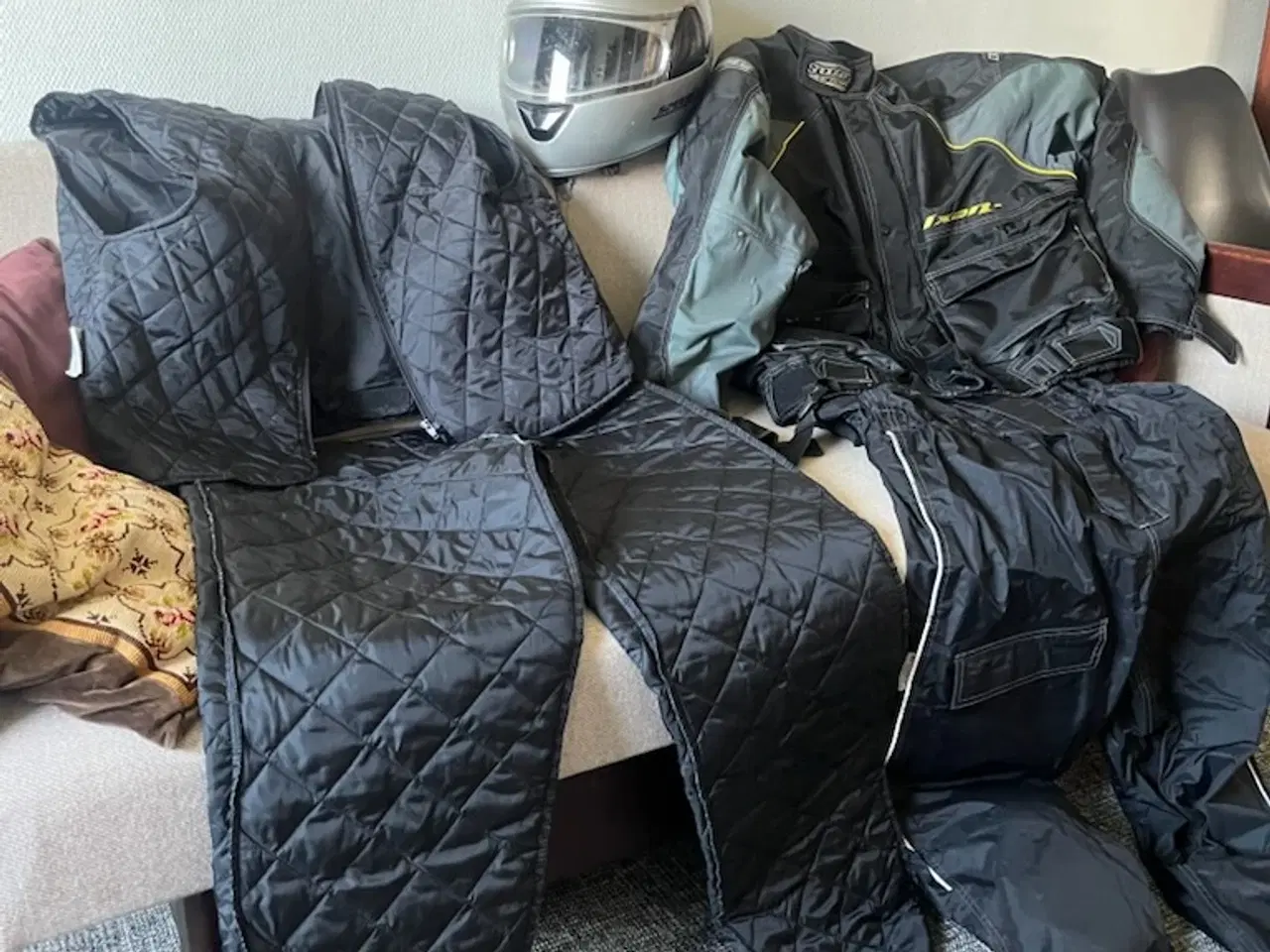 Billede 2 - MC-TØJ, HJELM, HANDSKER, REFLEX-VEST M.M