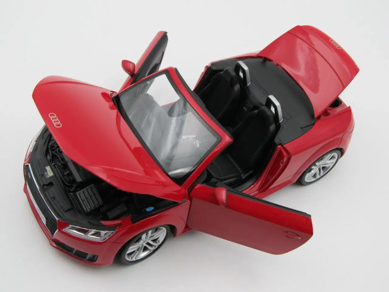 Billede 5 - 2014 Audi TT Roadster 1:18  - MINICHAMPS