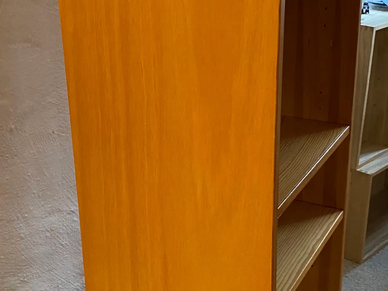 Billede 5 - Reol i træ med 3 hylder