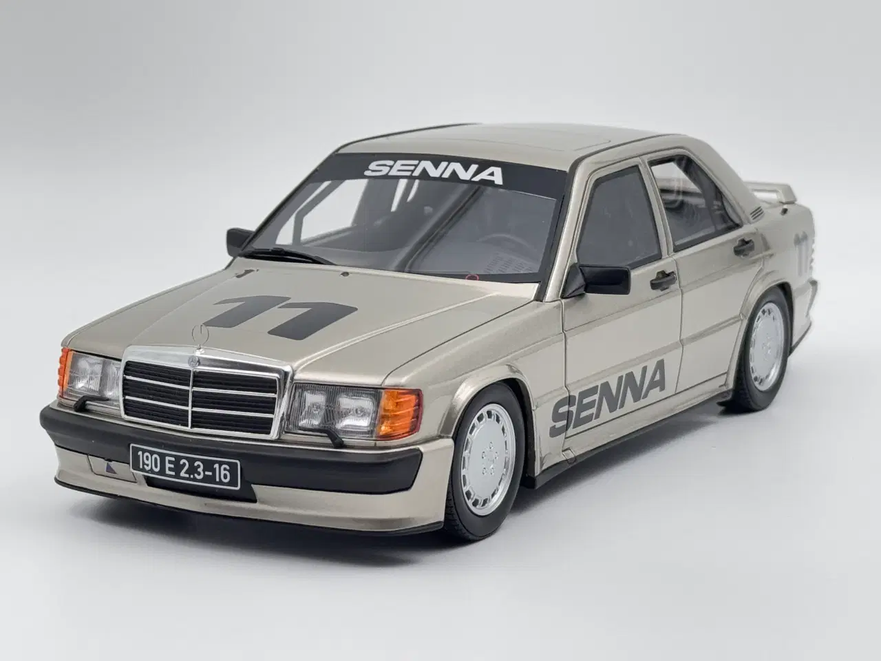 Billede 2 - 1984 Mercedes-Benz 190E 2,3 16v  1:18  