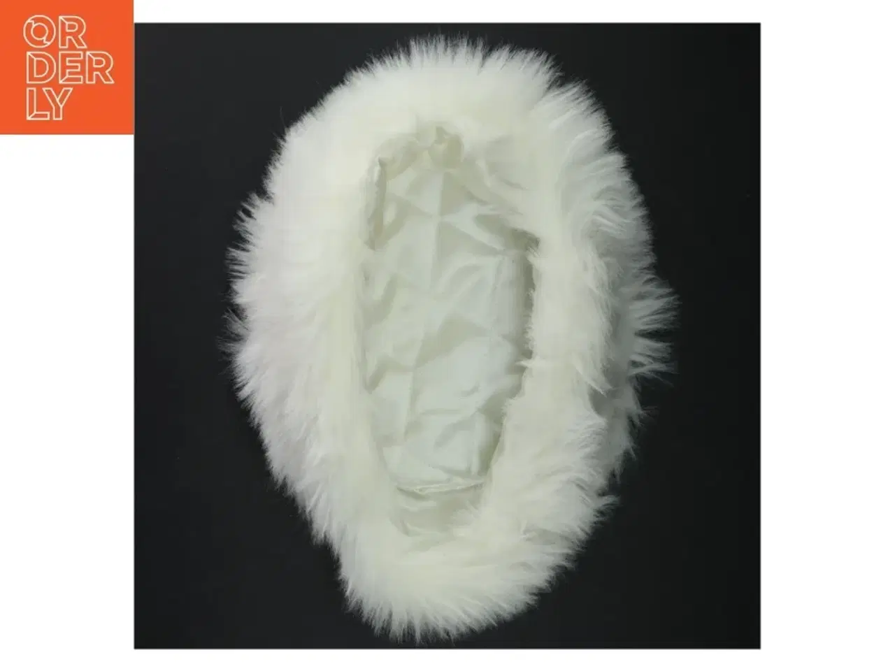 Billede 4 - Hvid pels hat (str. Ø. 30 cm)
