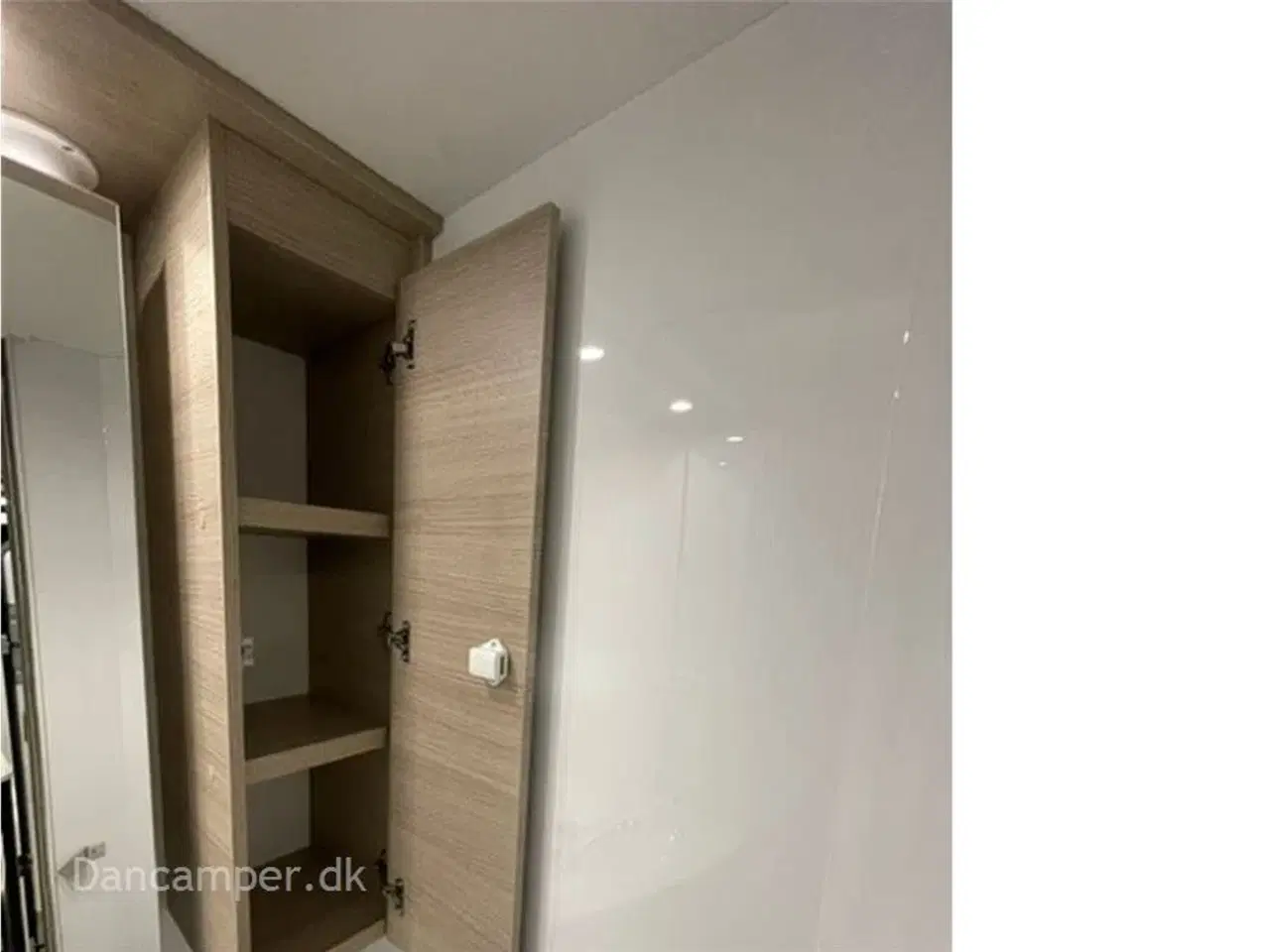 Billede 22 - 2024 - Chausson X650 Exclusive line    MESSEPRIS kun kr. 799.900,- SPAR  kr. 50.000,-Camper med stor Lounge og siddegruppe, sænkeseng, stor garage, Connect-, Artic- og X-tilbehørspakke,