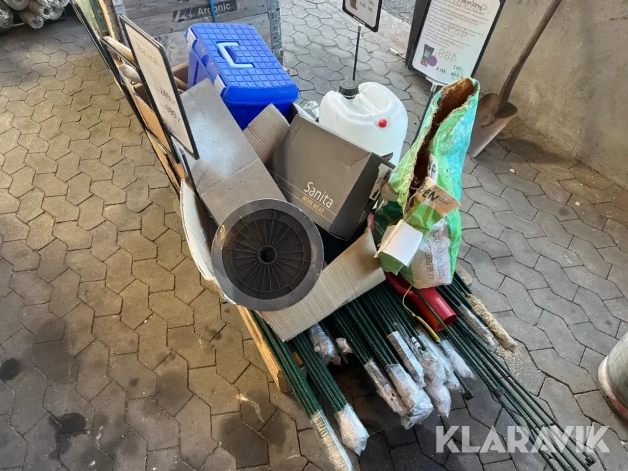 Billede 3 - Lot - hegn, vejsalt, pæle og øvrigt 3 paller