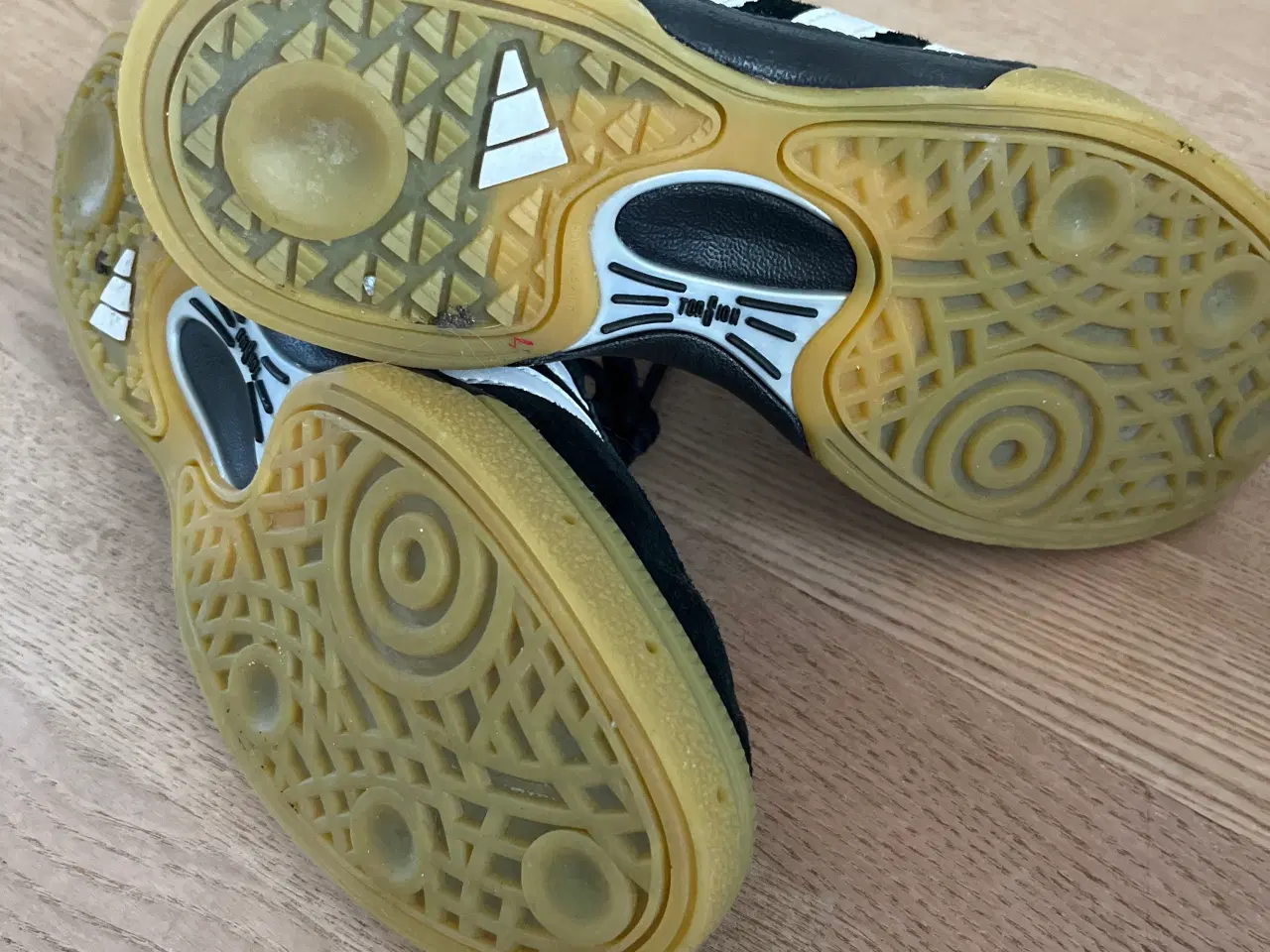 Billede 2 - Indendørs fodboldsko Adidas str. 37,5