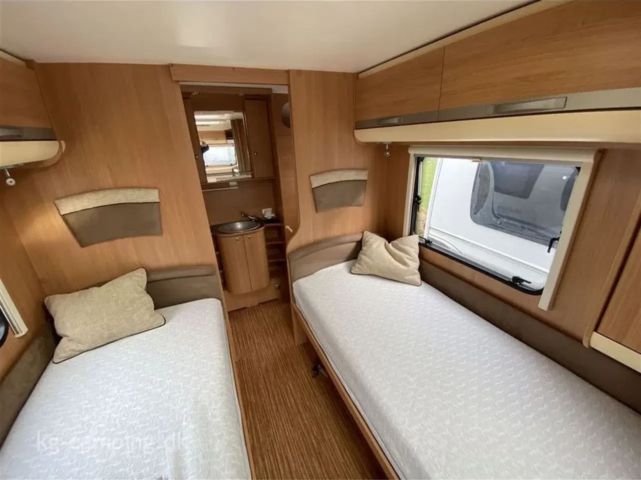 Billede 5 - 2010 - Adria Adora 542 UT VELHOLDT MED ENKELTSENGE OG RUNDSIDDEGRUPPE. MOVER