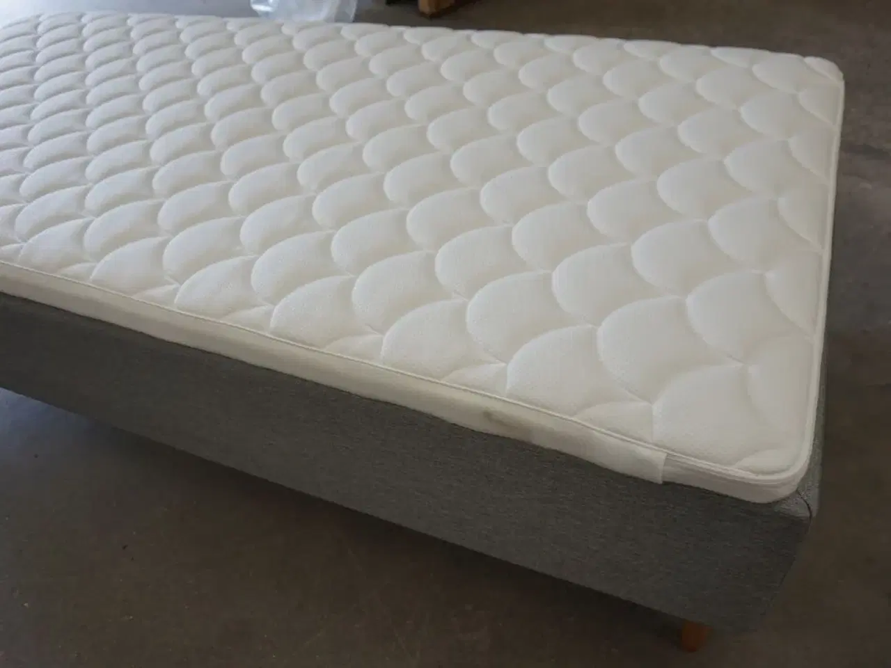 Billede 6 - Huma Nordic boxmadrasseng 90x200 cm m. Latex top & træben