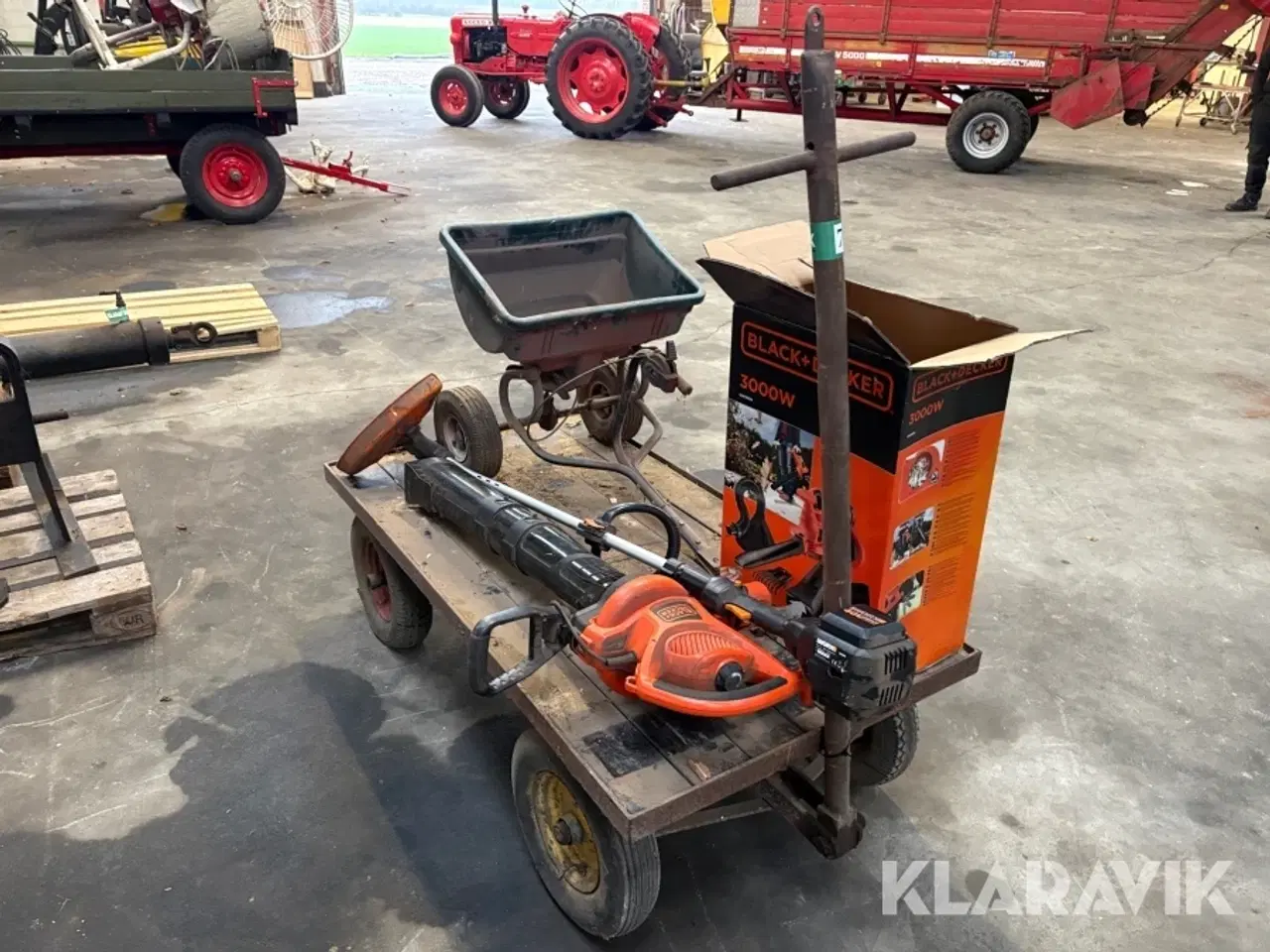 Billede 2 - Små haveredskaber og lille vogn