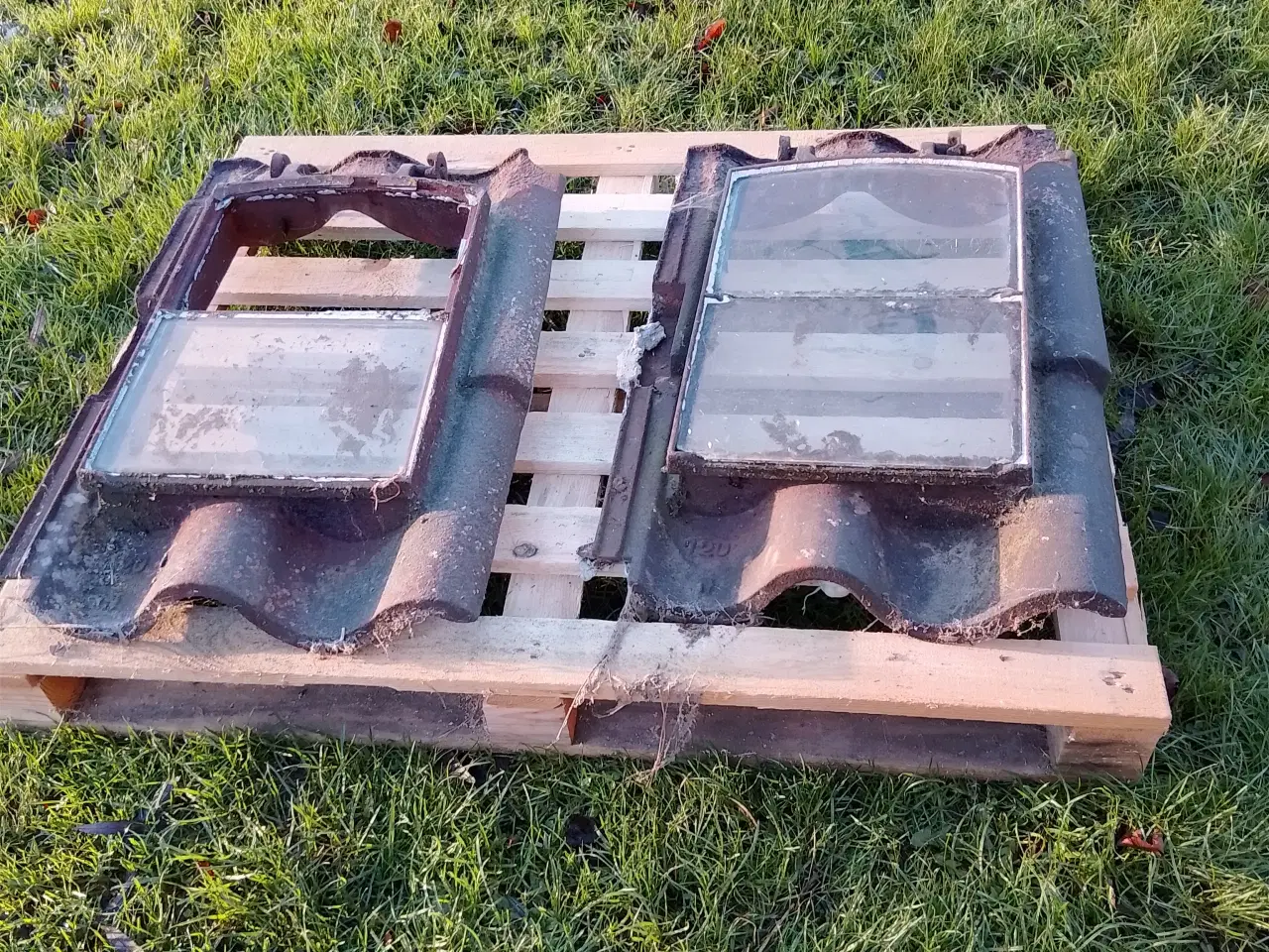 Billede 2 - Jern tagvinduer