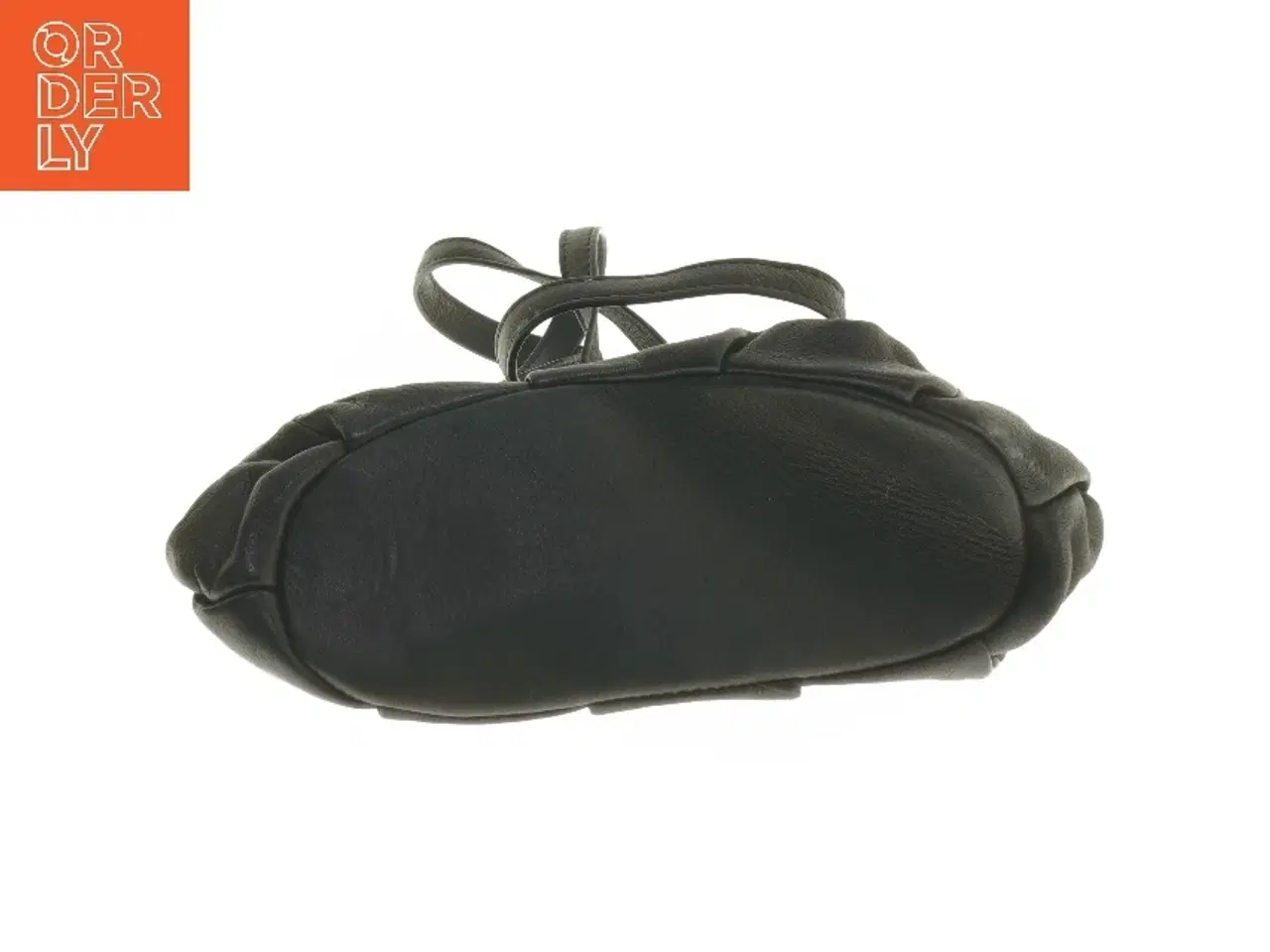 Billede 2 - Sort skuldertaske med nitter (str. 25x18 cm)