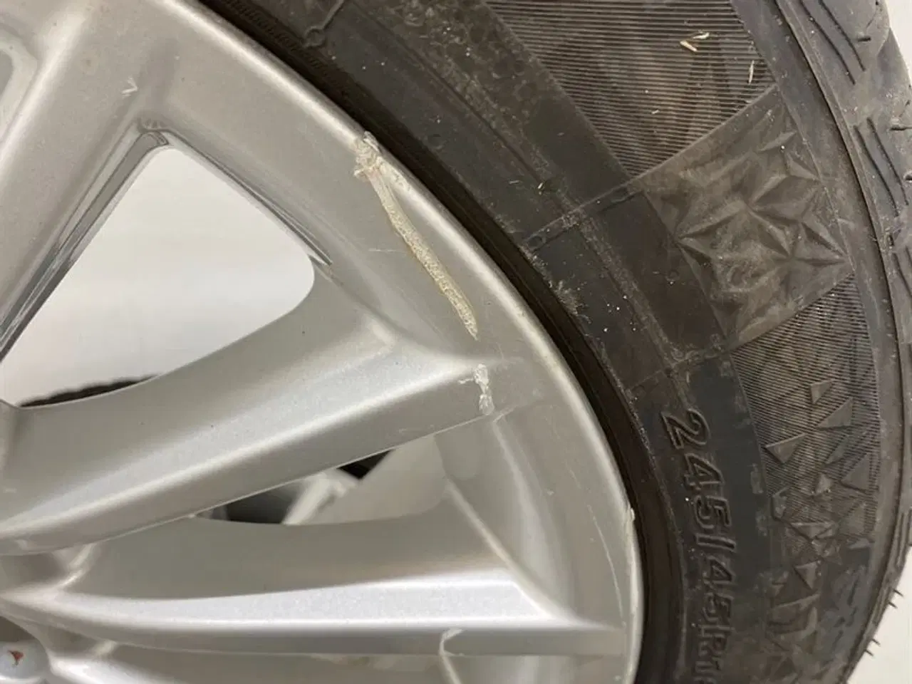 Billede 4 - 18" Org. BMW Alufælge med dæk "Radialspoke 237" A64093 BMW X1 (E84) F07 GT F10 F11 F12 F13 F06 GC F10 LCI F11 LCI F07 GT LCI X4 (F26) F06 GC LCI F12