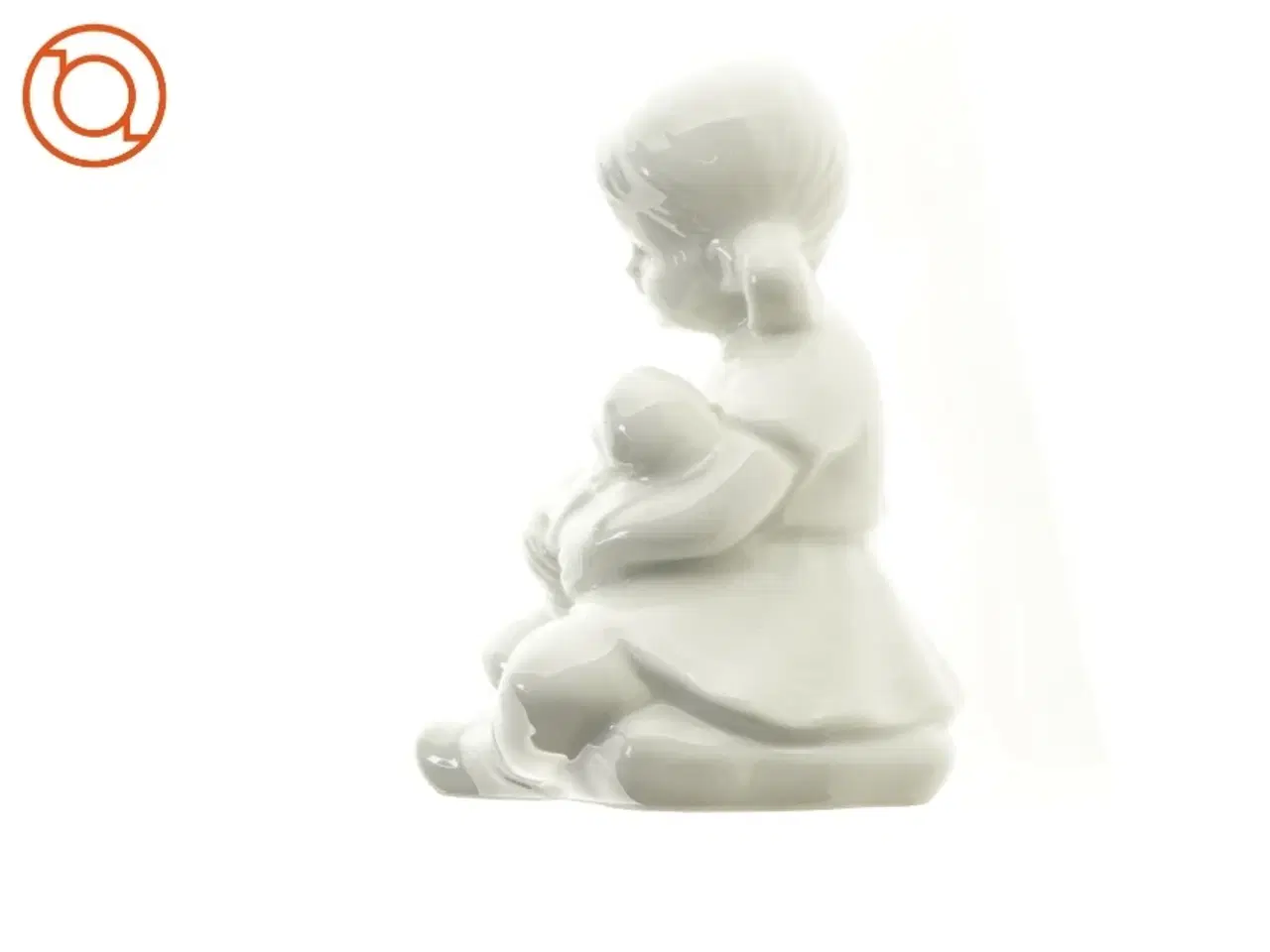 Billede 2 - Porcelænsfigur af lille pige med dukke (str. 11 cm)