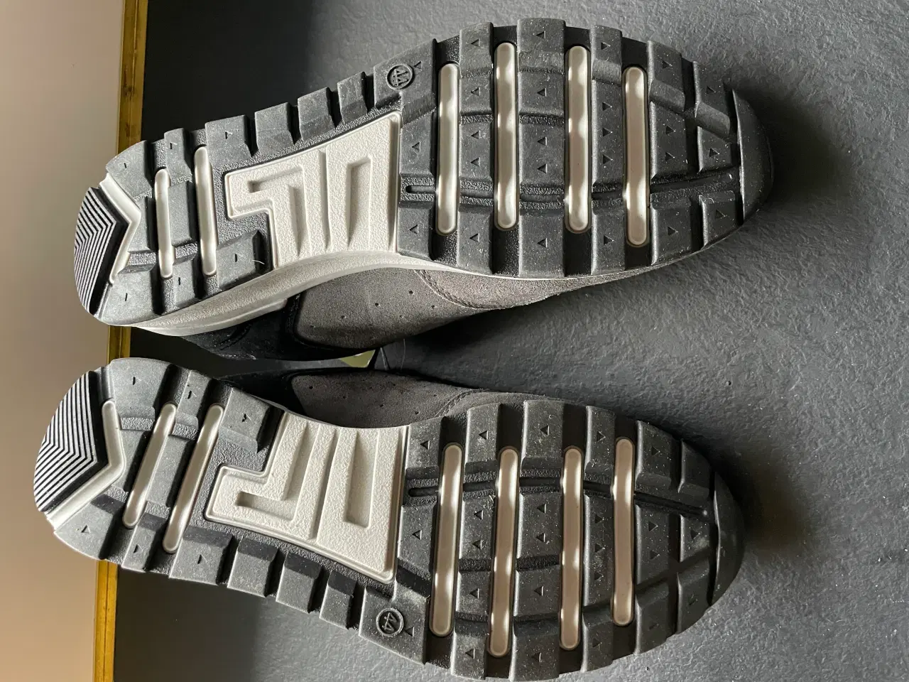 Billede 17 - 9 par sko i forskellige udformninger str. 44 & 45