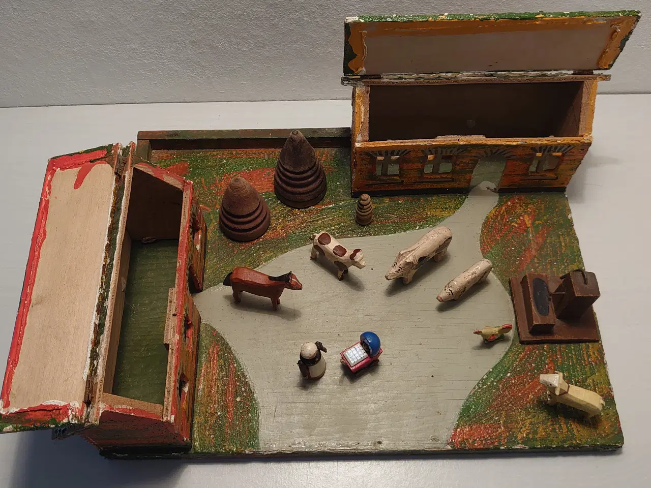 Billede 2 - Erzgebirge: Gård med 11 dele, dyr,træer mm.Ca 1930