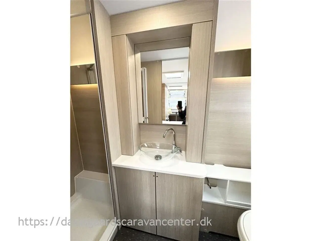 Billede 17 - 2020 - Adria Adora 613 UT Queensbed-Mover-El. gulvvarme-Fortelt