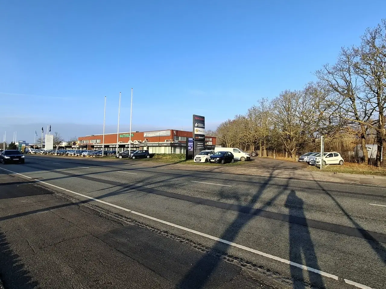 Billede 21 - Velegnet til Autoværksted. værksted eller Lager. Stort udeareal til præsentation af biler