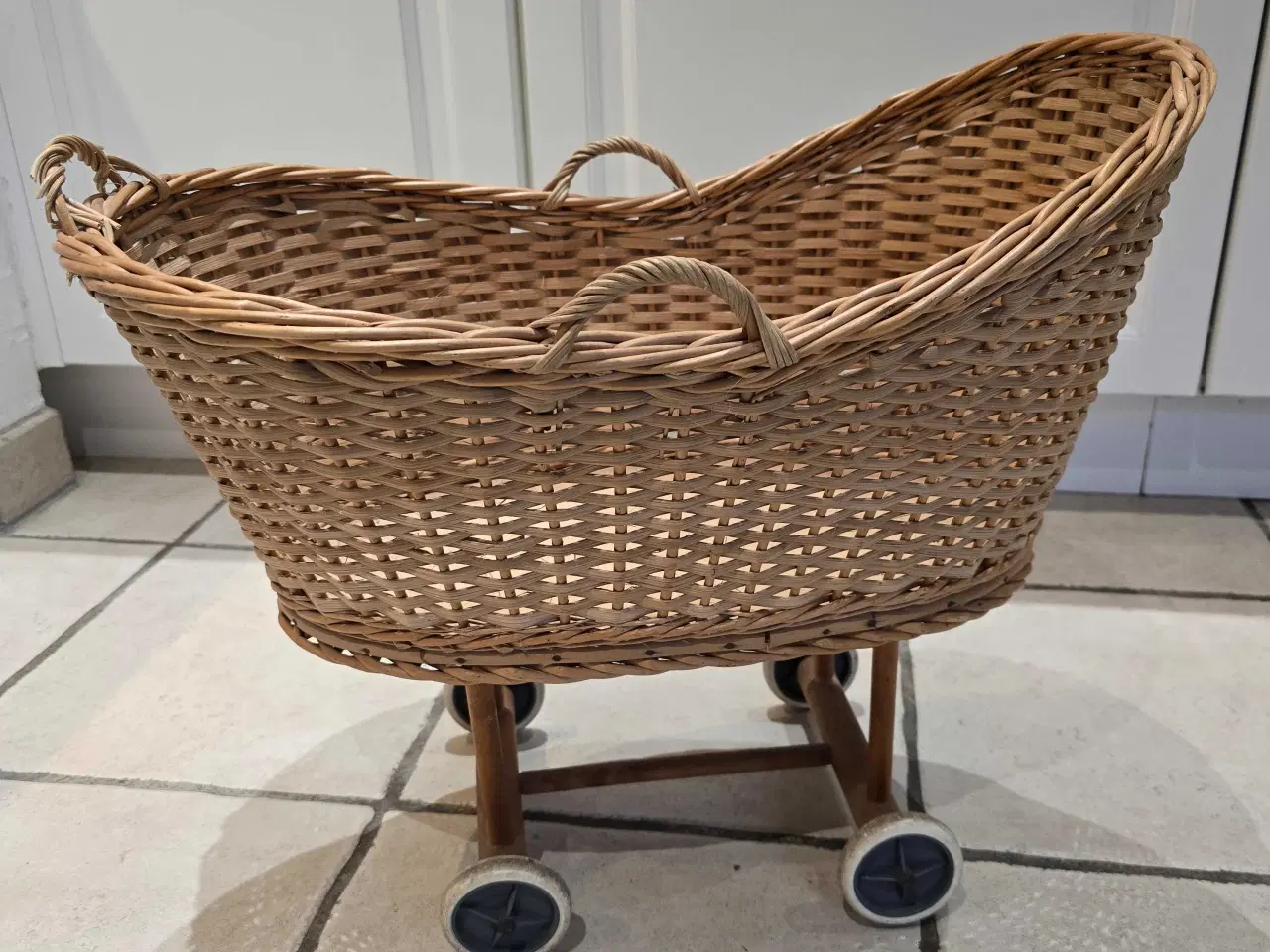 Billede 1 - Pileflet kurve seng til dukke