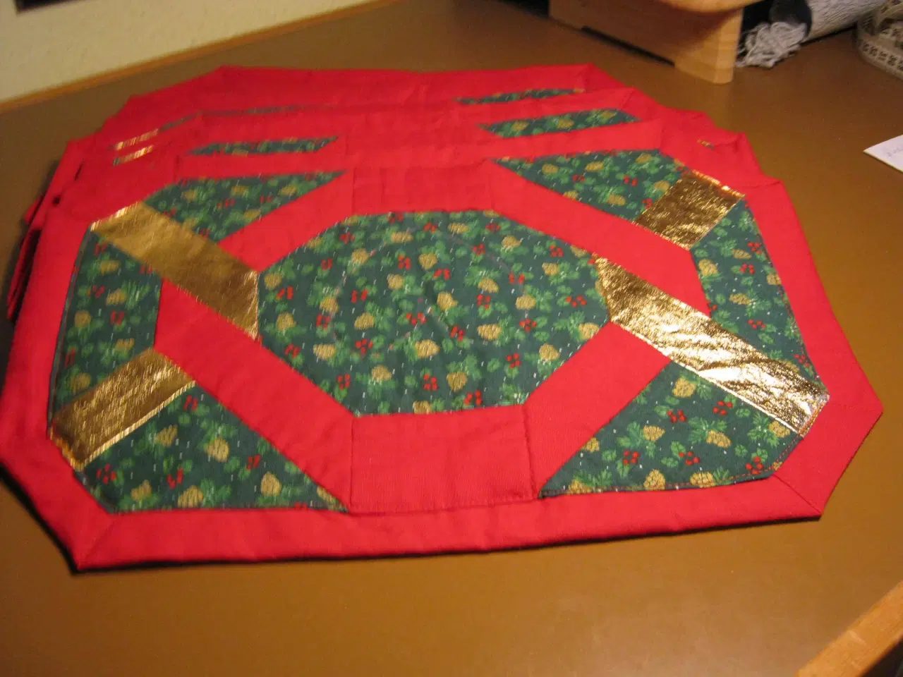 Billede 1 - 6 julede dækkeservietter