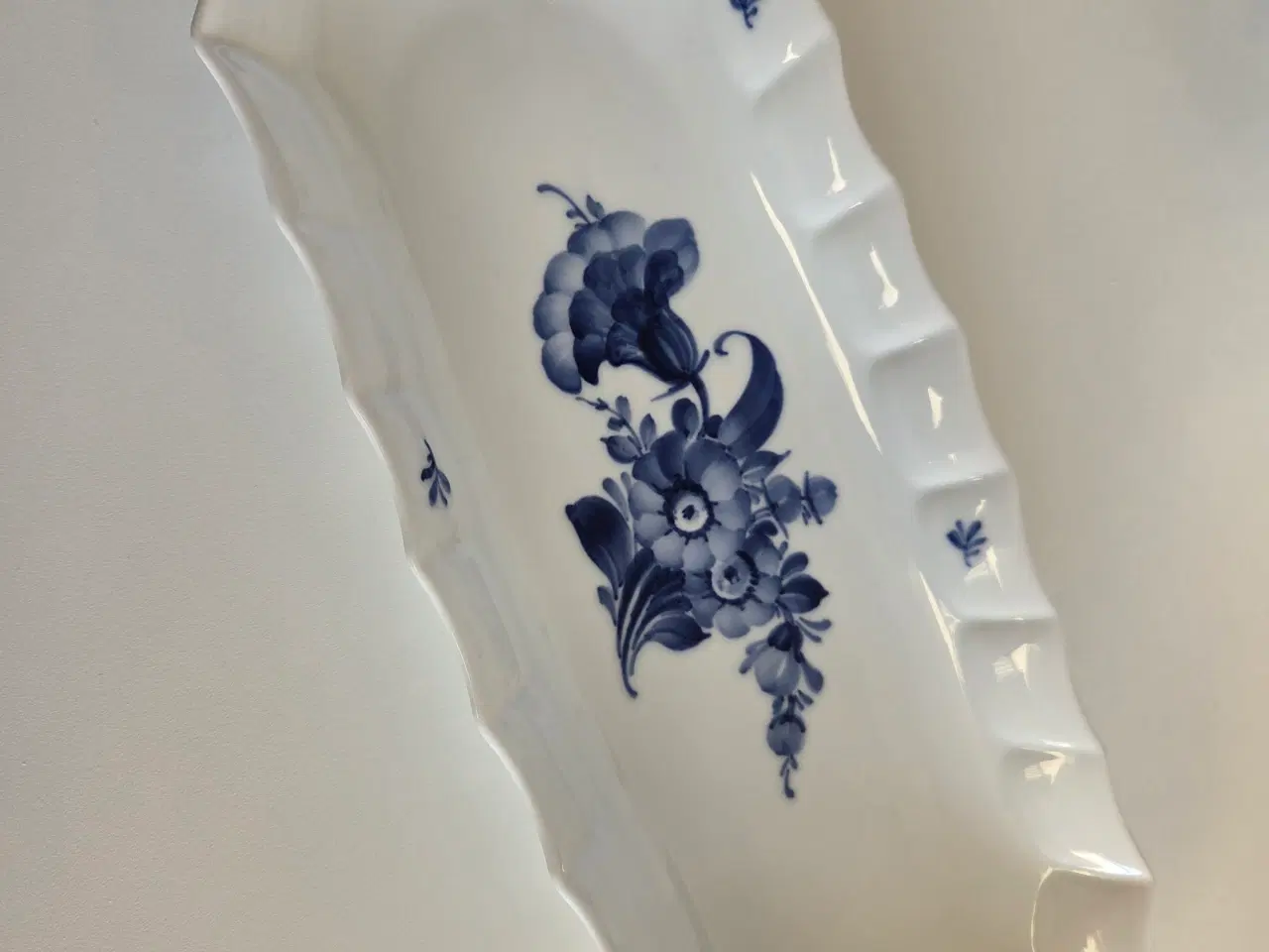 Billede 3 - Blå Blomst kantet kaffestel og serveringsfade