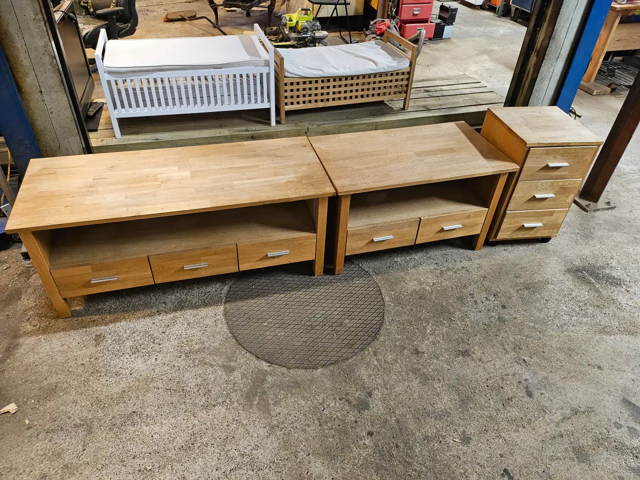 Billede 1 - Tv bord i træ