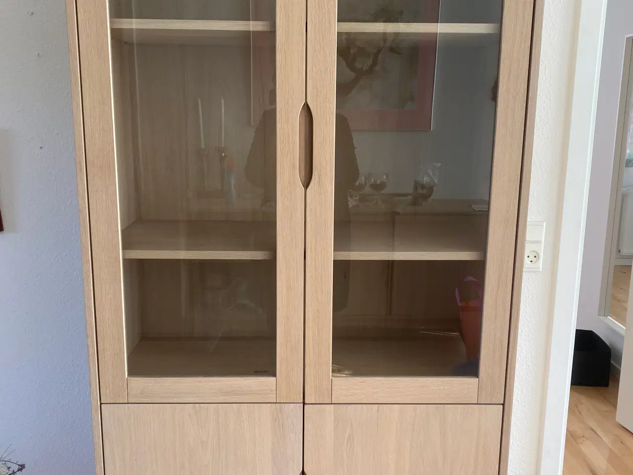 Billede 1 - Vitrineskab i bøg (finer)