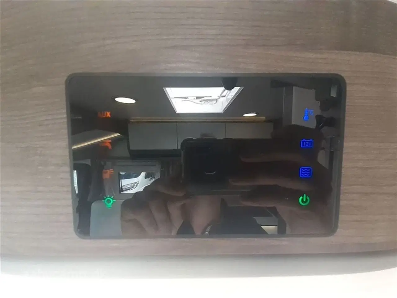 Billede 20 - 2020 - Benimar Amphitryon 997   NK-pakke. automatgear. solceller. ovn. lædersæder. queensbed.