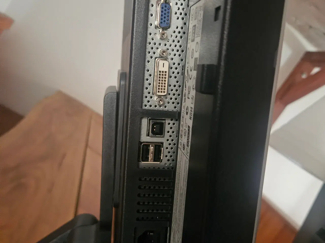 Billede 2 - Skærm med DVI og VGA