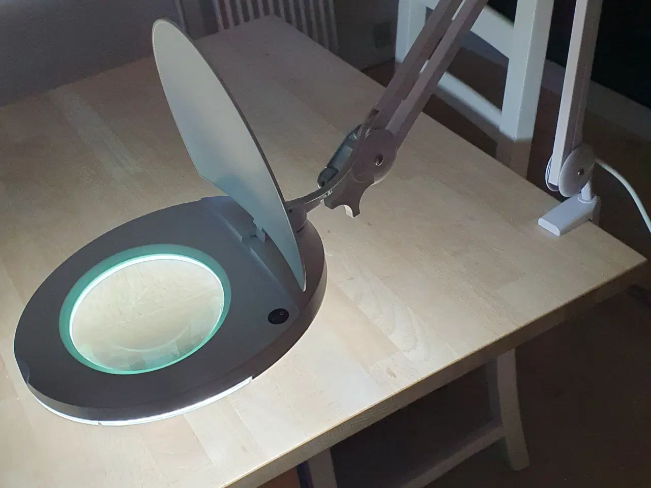 Billede 3 - LED læselampe med forstørrelsesglas