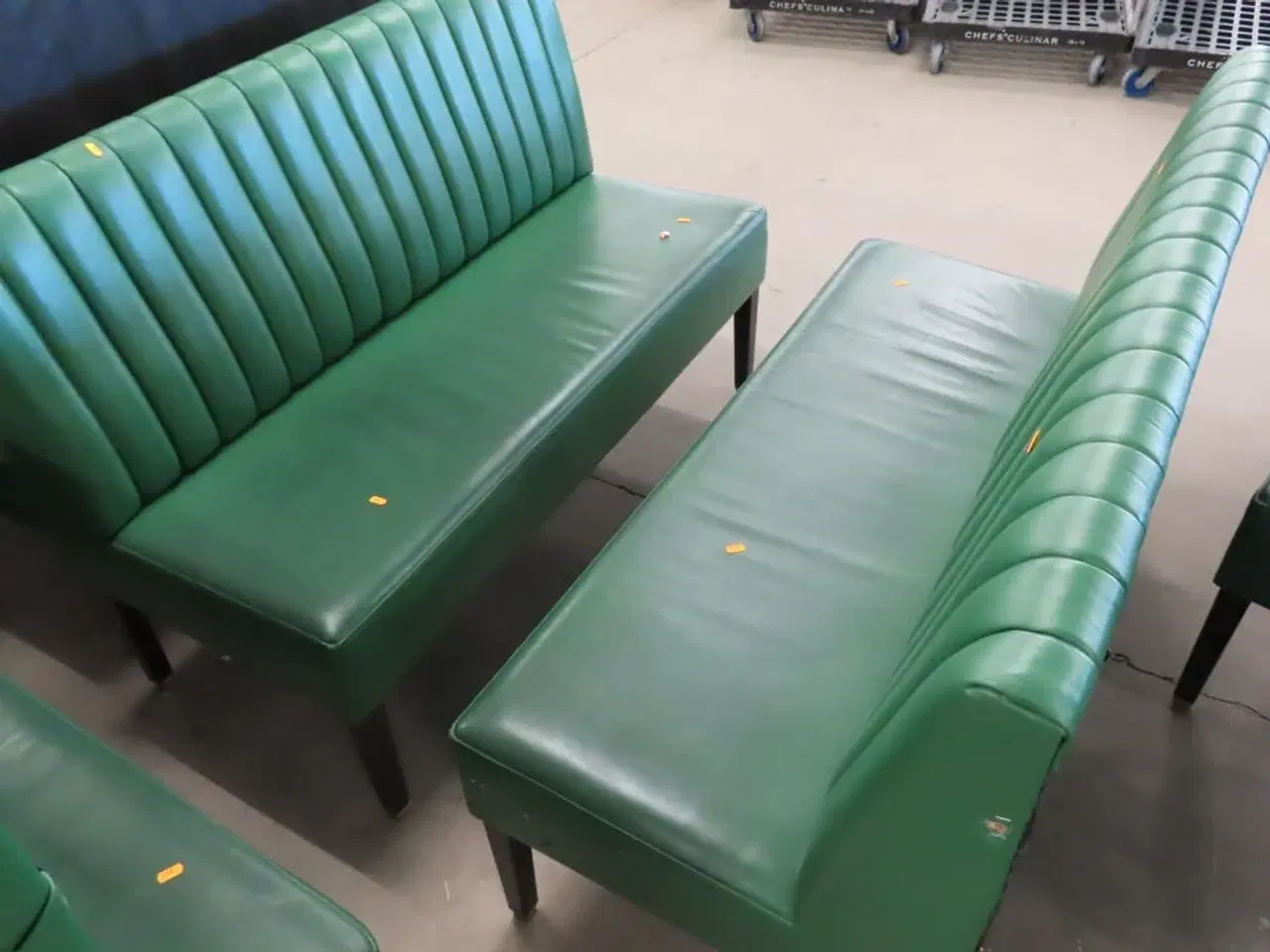 Billede 4 - 2 stk. Spisesofaer i grøn læder