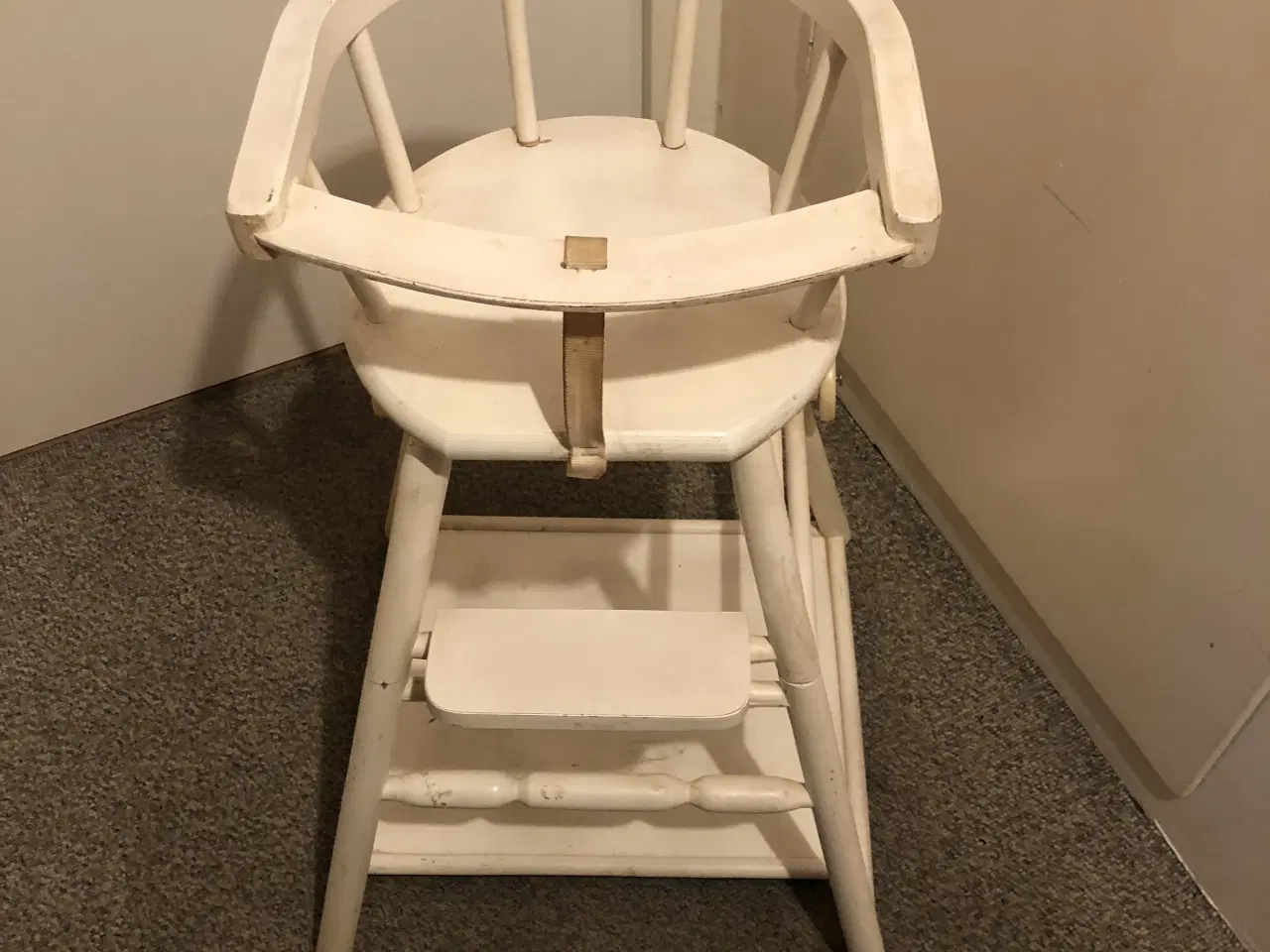 Billede 2 - Hvid Højstol / legebord med hynde. 