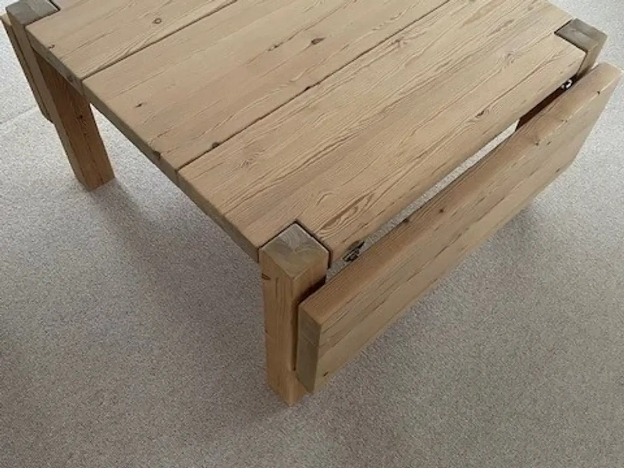 Billede 2 - Sofabord - massiv fyrtræ - m/plader i begge ender